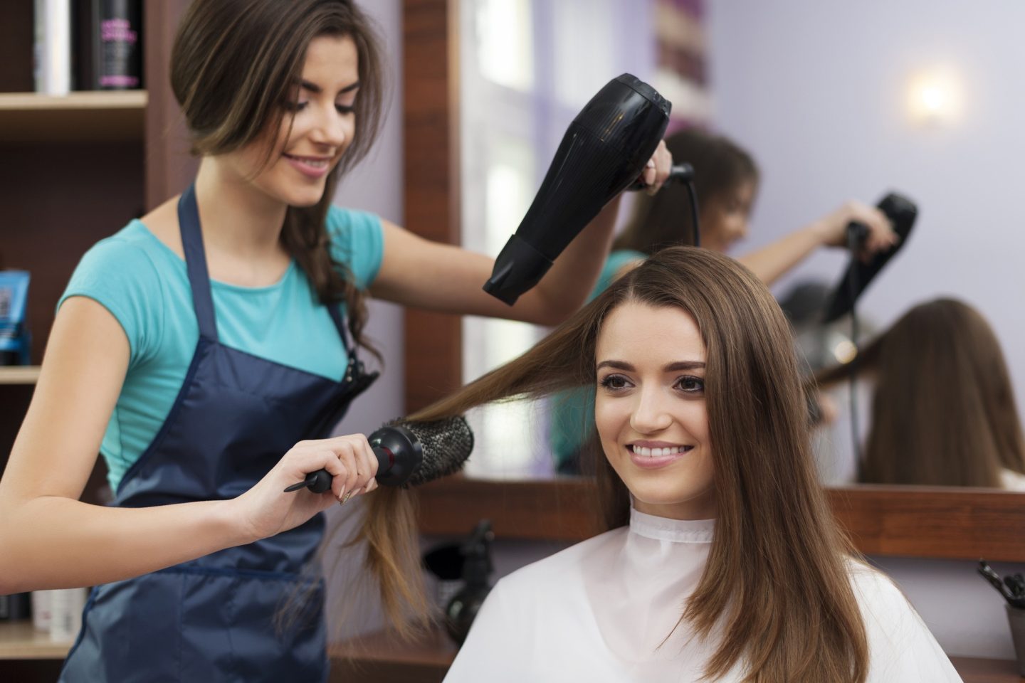 5 Rewarding Benefits of a Career in Cosmetology
