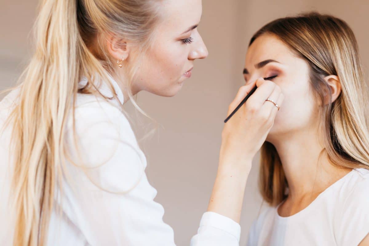 How to Succeed as a Freelance Makeup Artist