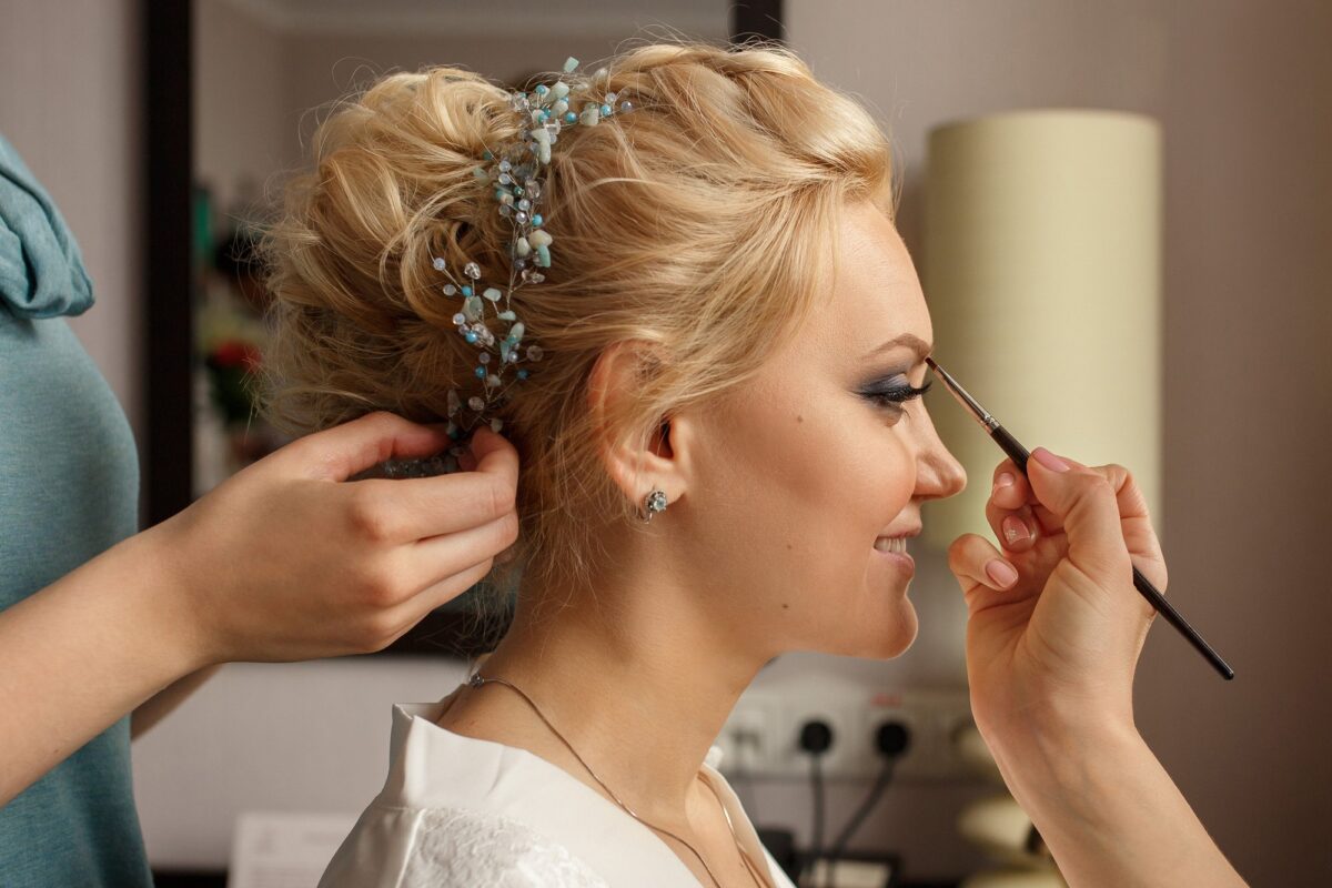 How To Become A Bridal Makeup Artist